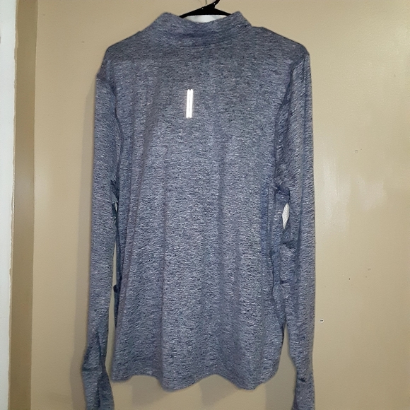 Nike running light sweater,brand new with Tags - Picture 2 of 2